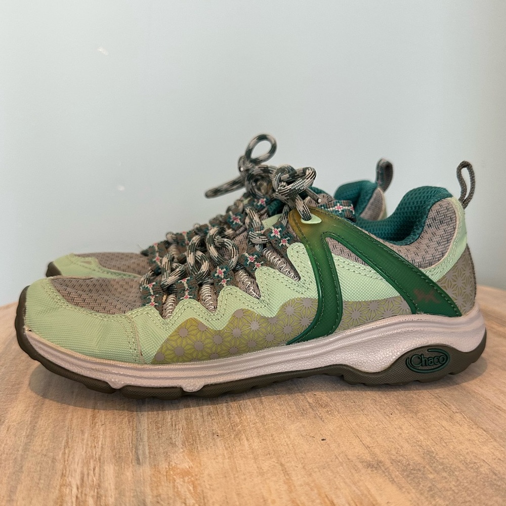 Chaco’s Outcross Evo 4 Women’s Hiking Shoes size 6 (run small)
